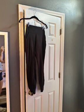 Black lululemon jogger align